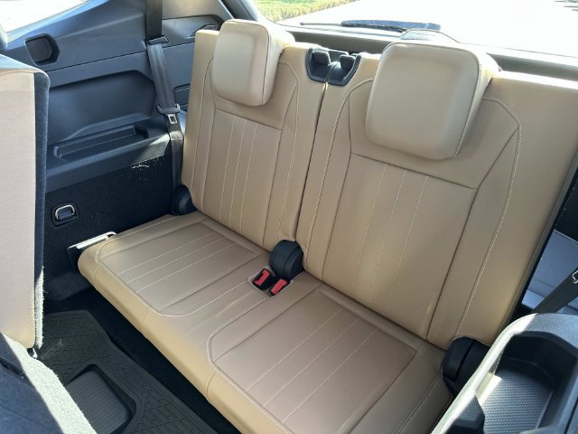 Certified 2024 Volkswagen Tiguan SE R-Line FWD image 28