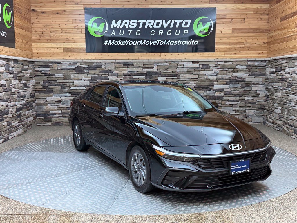 Used 2024 Hyundai Elantra SEL FWD image 2