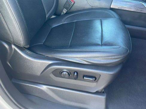 Used 2022 Chevrolet Silverado 3500 LTZ w/ LTZ Convenience Package AWD/4WD image 32