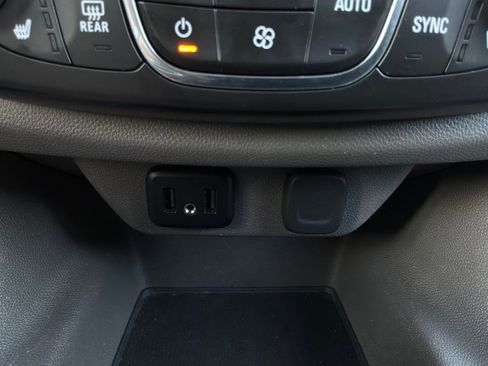 Used 2020 Chevrolet Traverse LT FWD image 27