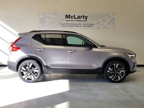New 2026 Volvo XC40 B4 Plus w/ Climate Package FWD image 2