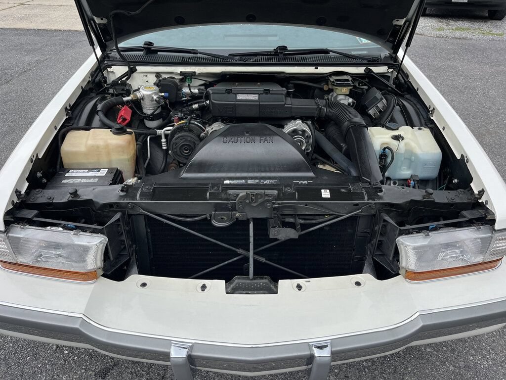 Used 1992 Buick Roadmaster Sedan RWD image 75