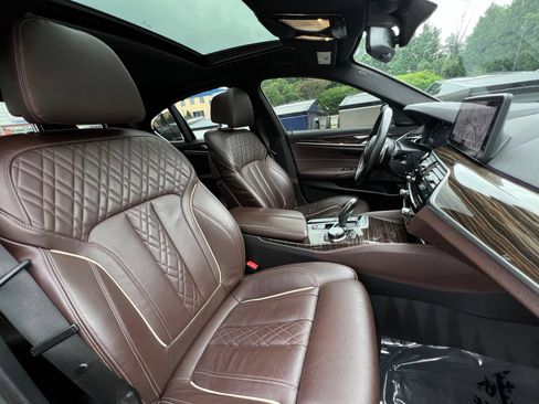 Used 2023 BMW M550i xDrive w/ Executive Package AWD/4WD image 25