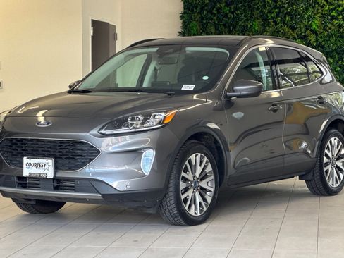 Certified 2022 Ford Escape Titanium w/ Class II Trailer Tow Package image 8