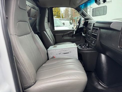 Used 2019 Chevrolet Express 3500 w/ Driver Convenience Package RWD image 20