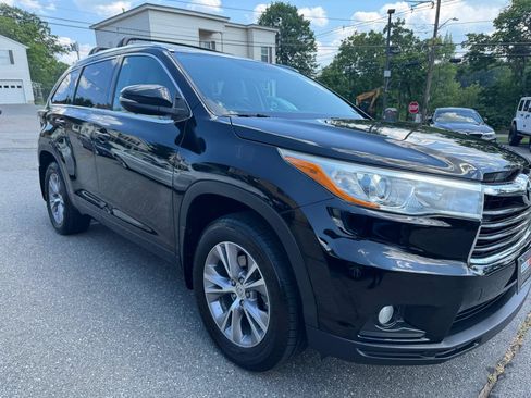 Used 2015 Toyota Highlander XLE AWD/4WD image 3