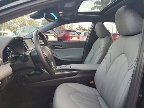 Used 2020 Toyota Avalon XLE w/ Moonroof Package image 13