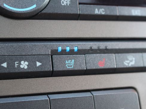 Used 2014 Lincoln Navigator 2WD w/ Equipment Group 101A image 27