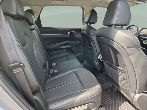 Certified 2025 Kia Sorento S FWD image 18