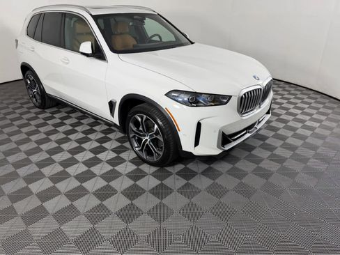 Used 2025 BMW X5 xDrive40i w/ Climate Comfort Package image 1