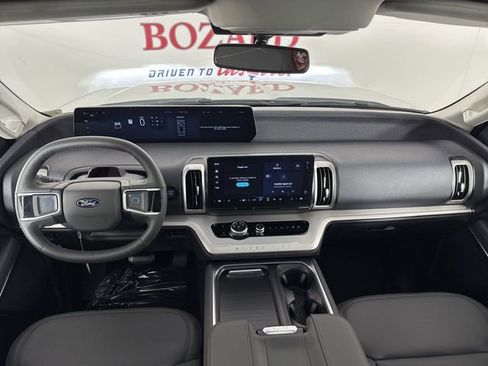 New 2025 Ford Expedition Active image 9