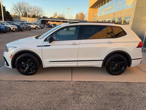 Certified 2024 Volkswagen Tiguan SE R-Line image 5