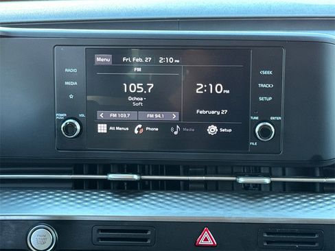 Used 2022 Kia Carnival LX image 22