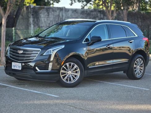 Used 2018 Cadillac XT5 Luxury w/ Driver Awareness Package FWD image 17