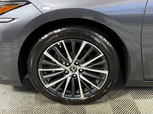 Certified 2025 Lexus ES 300h w/ Premium Package image 17