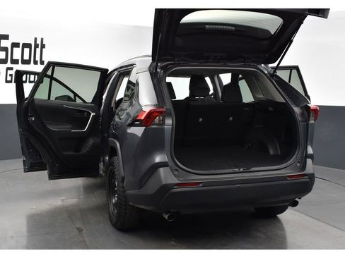 Used 2019 Toyota RAV4 LE image 27