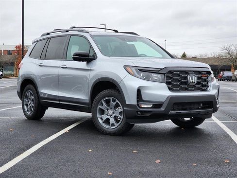 Used 2025 Honda Passport TrailSport image 2
