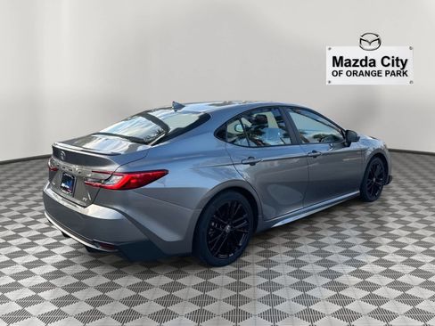 Used 2025 Toyota Camry SE image 5