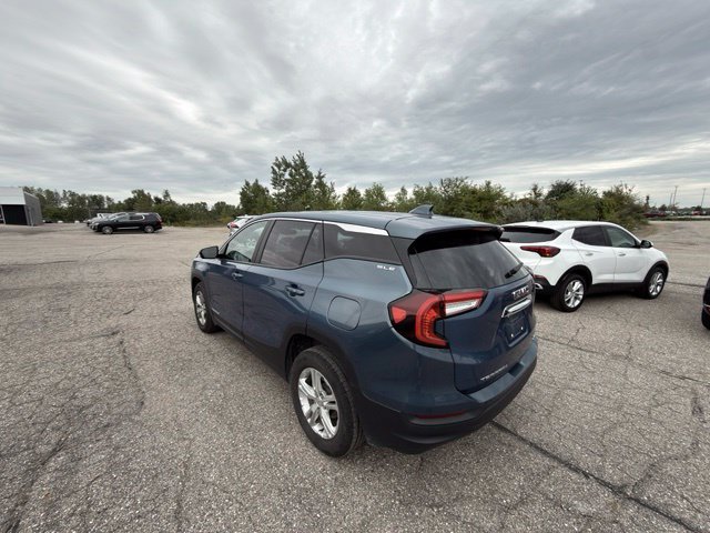 Used 2024 GMC Terrain SLE AWD/4WD image 3