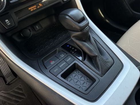 Used 2021 Toyota RAV4 XLE FWD image 19