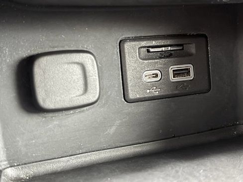 Used 2023 GMC Acadia AT4 image 31