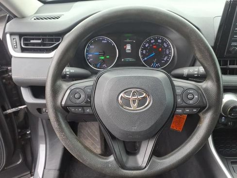 Used 2019 Toyota RAV4 LE w/ Carpet Mat Package AWD/4WD image 4