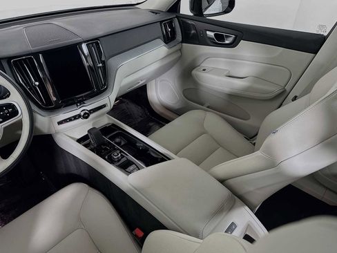 Certified 2025 Volvo XC60 B5 Plus w/ Protection Package Premier image 22