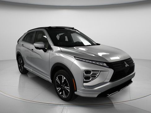 Used 2024 Mitsubishi Eclipse Cross SEL AWD/4WD image 2