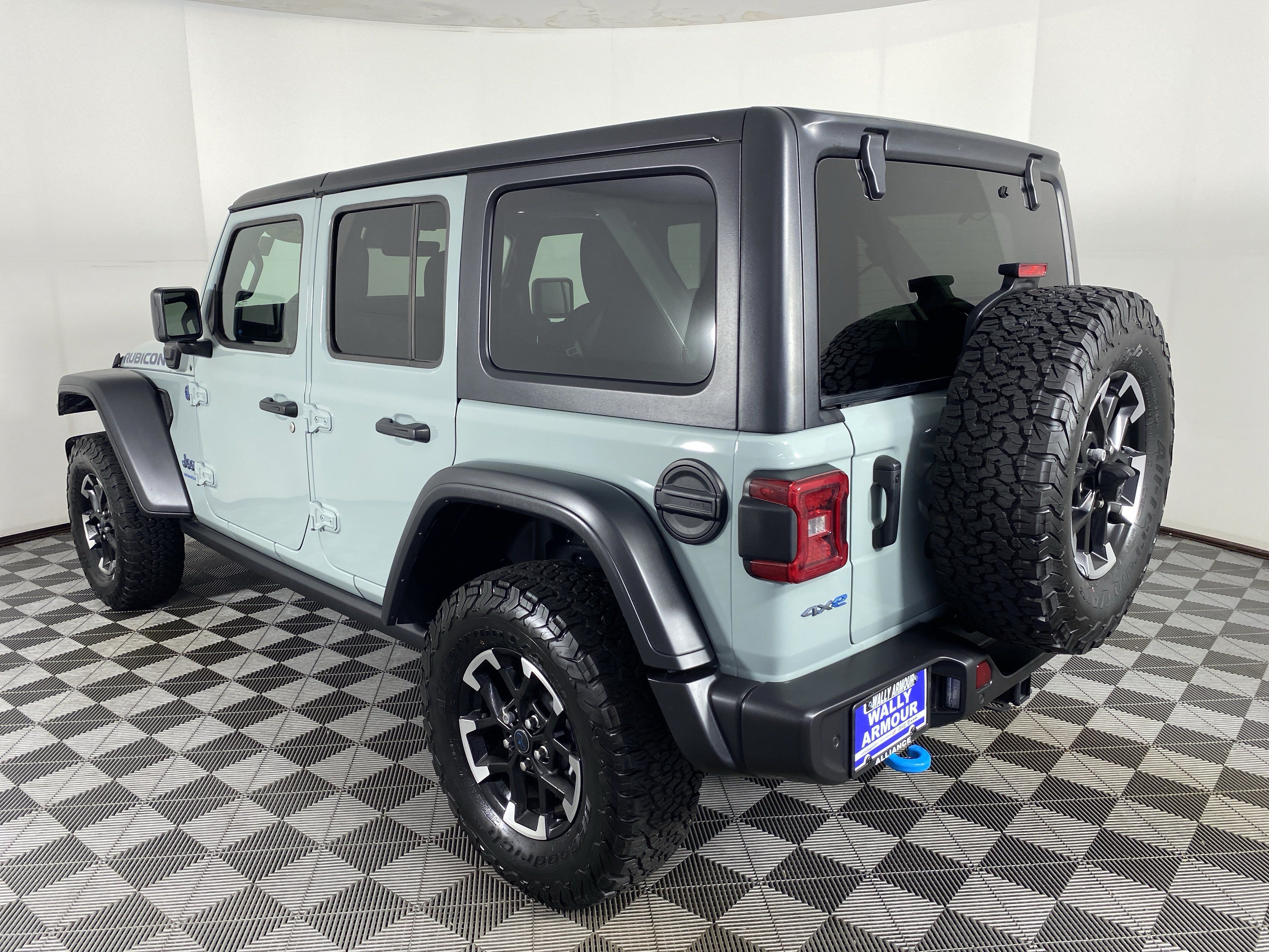 Used 2024 Jeep Wrangler Unlimited Rubicon 4xe w/ Technology Group AWD/4WD image 10