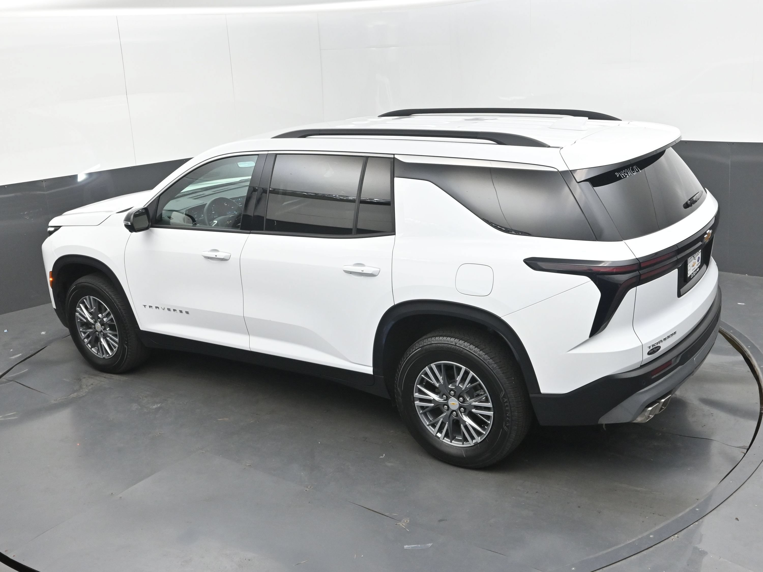 Certified 2026 Chevrolet Traverse LT w/ Driver Confidence Package FWD image 35