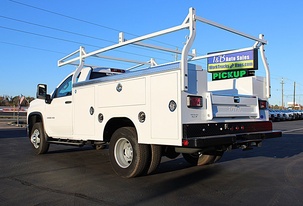 Used 2024 Chevrolet Silverado 3500 W/T w/ Snow Plow Prep Package AWD/4WD image 4