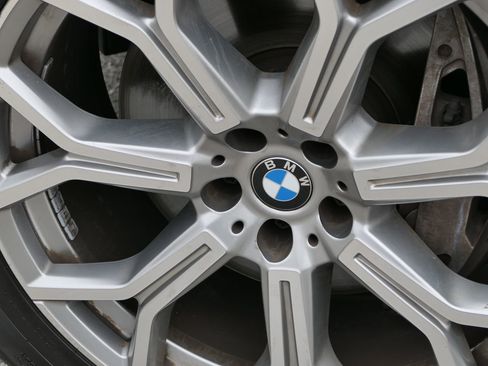 Used 2024 BMW X7 xDrive40i image 11