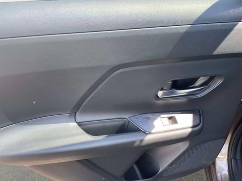 Used 2025 Nissan Kicks SV FWD image 15