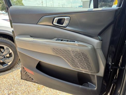 Used 2026 Kia Carnival FWD image 18