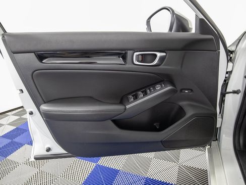 Used 2022 Honda Civic Touring image 13