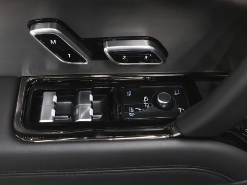 Used 2024 Land Rover Range Rover Sport Dynamic SE image 13