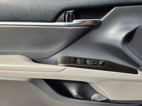 Used 2023 Toyota Camry SE image 31