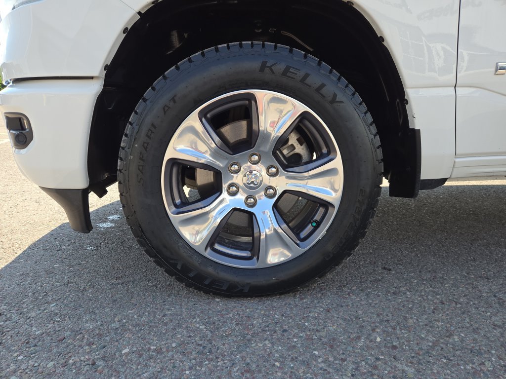 Used 2024 RAM 1500 Laramie AWD/4WD image 10