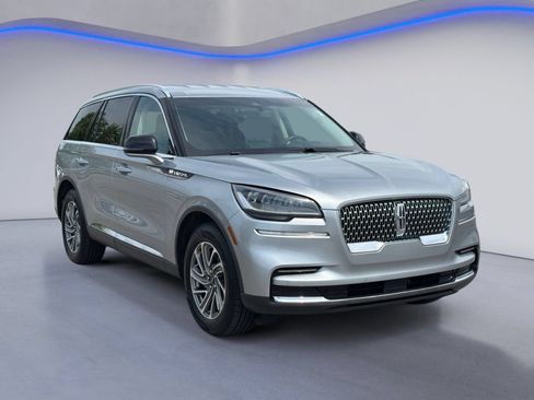 Used 2023 Lincoln Aviator AWD image 5