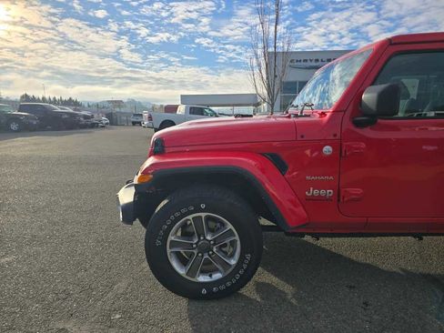 Used 2023 Jeep Wrangler Sahara image 18