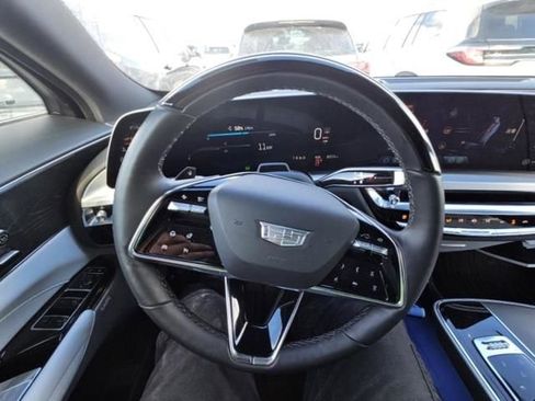 Used 2025 Cadillac Lyriq Luxury image 2