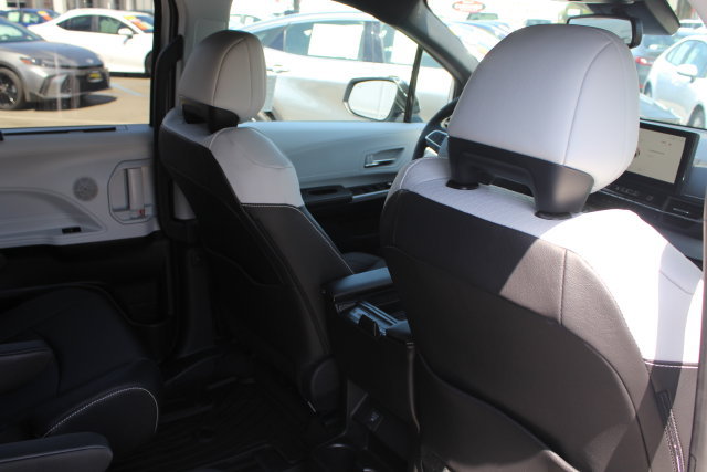 Certified 2026 Toyota Sienna XSE FWD image 29