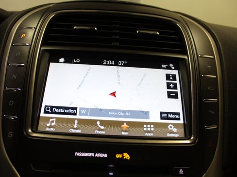 Used 2017 Lincoln MKX Reserve w/ Driver Assistance Package image 16