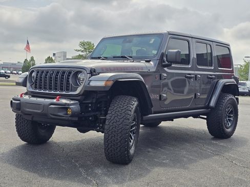 Used 2025 Jeep Wrangler Unlimited Rubicon AWD/4WD image 13