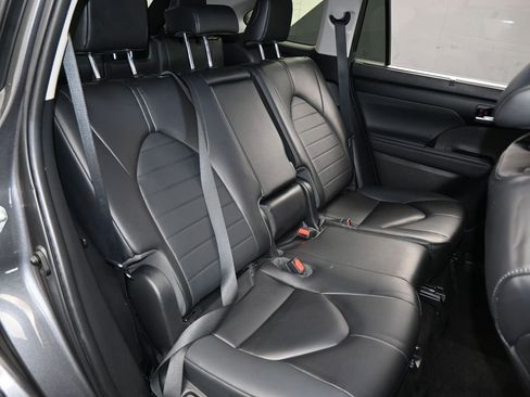Used 2023 Toyota Highlander XLE image 51