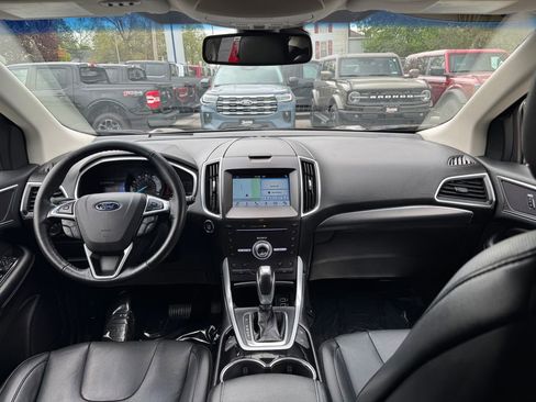 Used 2017 Ford Edge Titanium w/ Equipment Group 302A AWD/4WD image 24