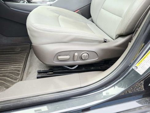 Used 2017 Chevrolet Malibu LT FWD image 33