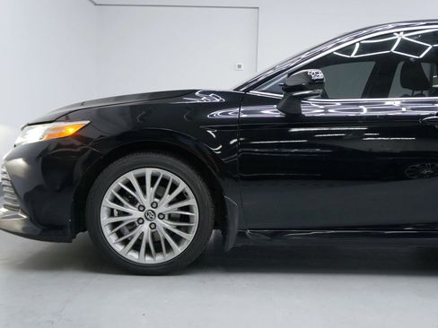 Used 2020 Toyota Camry XLE image 32