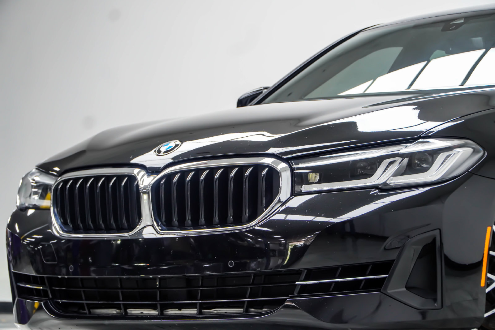 Used 2021 BMW 540i xDrive w/ Premium Package AWD/4WD image 2