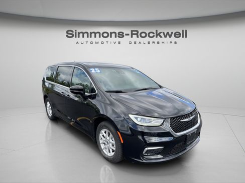 Used 2025 Chrysler Pacifica Select FWD image 7